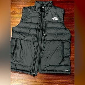 The north face tnf black puffer vest men’s small